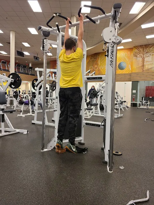 LA Fitness Picture 6