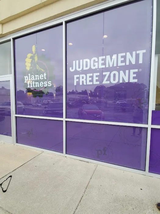 Planet Fitness Picture 7