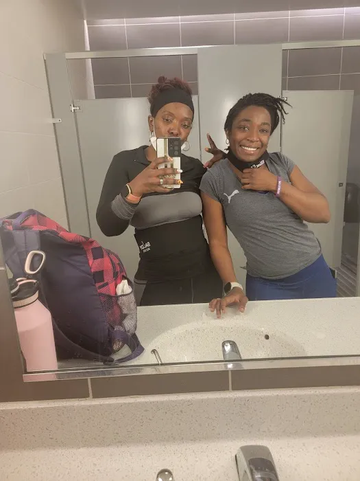 LA Fitness Picture 9
