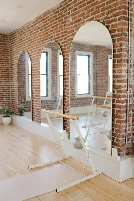ALIGN BARRE & FITNESS Picture 7