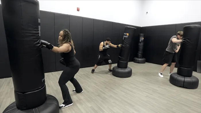 URGE FITNESS Edgewater Park Picture 8