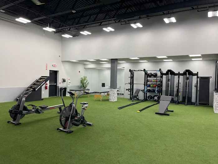 URGE FITNESS Edgewater Park Picture 4