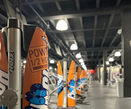 Crunch Fitness - Roosevelt