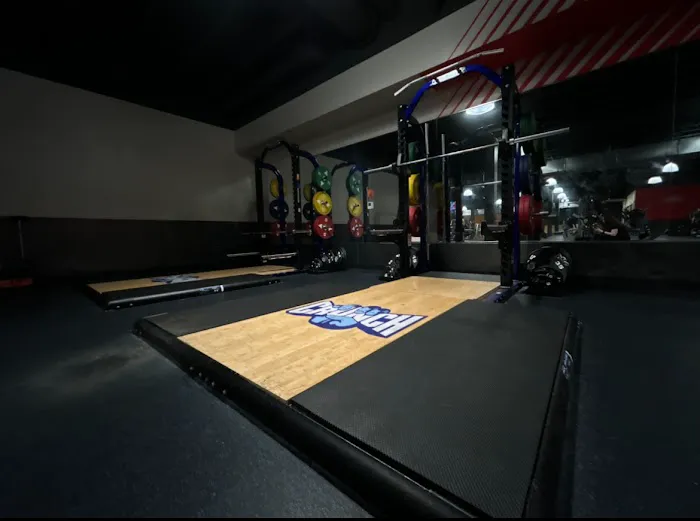 Crunch Fitness - Roosevelt Picture 2