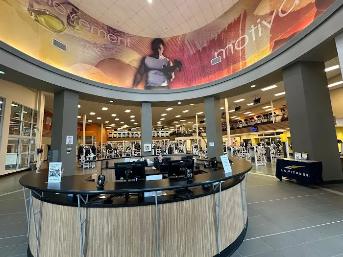 LA Fitness Picture 10
