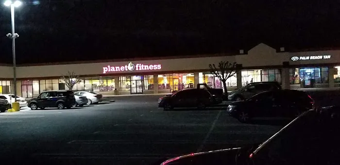 Planet Fitness Picture 9
