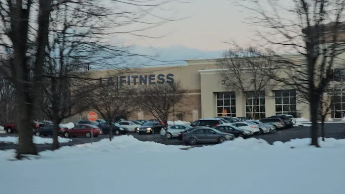 LA Fitness Picture 7