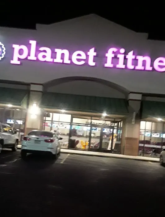 Planet Fitness Picture 6