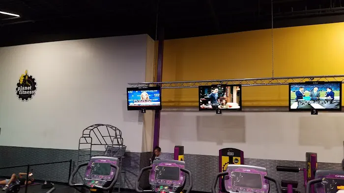 Planet Fitness Picture 8