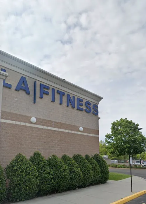 LA Fitness Picture 8