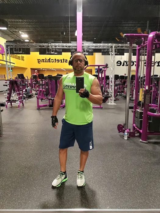Planet Fitness Picture 10