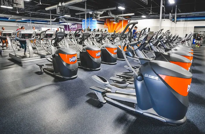 Crunch Fitness - York Picture 5