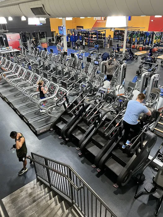 Crunch Fitness - York Picture 1