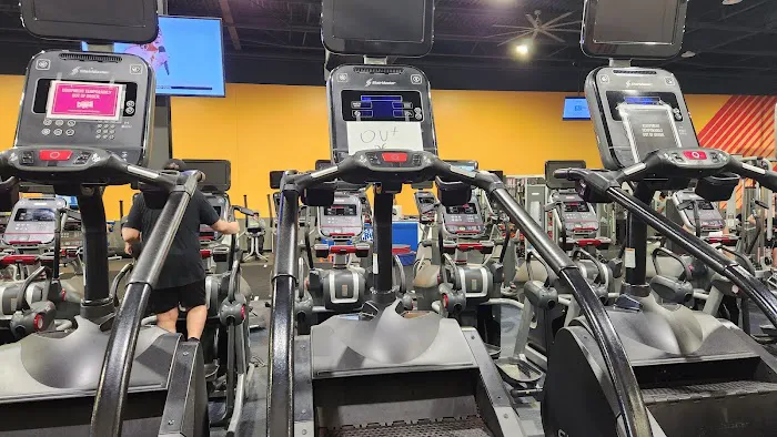 Crunch Fitness - Harrisburg Picture 1