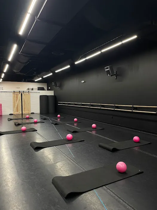 The Studio Fit Picture 3