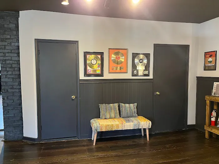 Studio '533 Picture 1