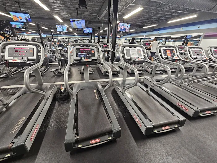 Crunch Fitness - Fairless Hills Picture 6