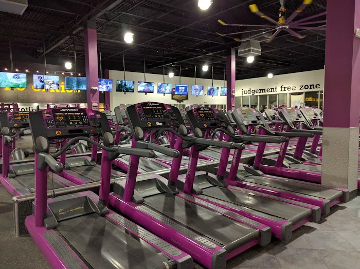 Planet Fitness Picture 8