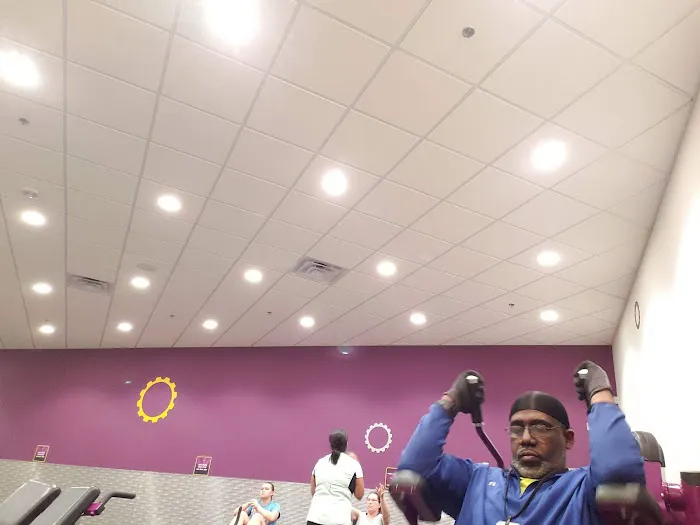 Planet Fitness Picture 5