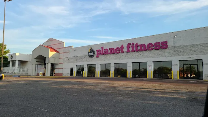 Planet Fitness Picture 1