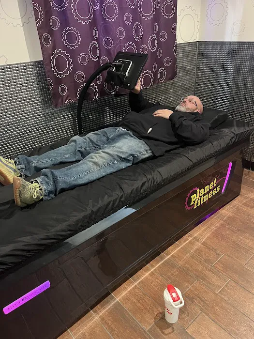 Planet Fitness Picture 9