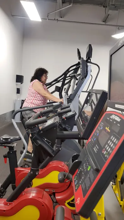 Retro Fitness Picture 1