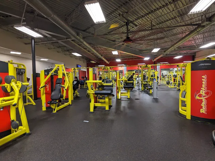 Retro Fitness Picture 6