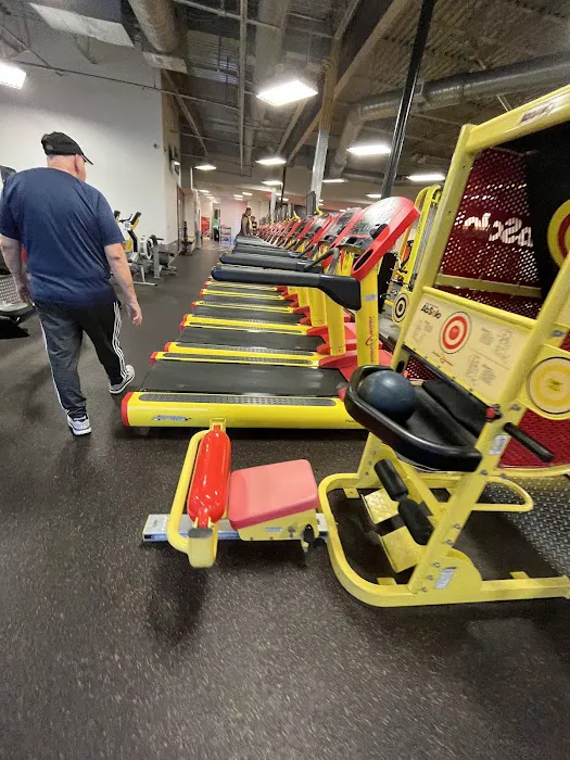 Retro Fitness Picture 10