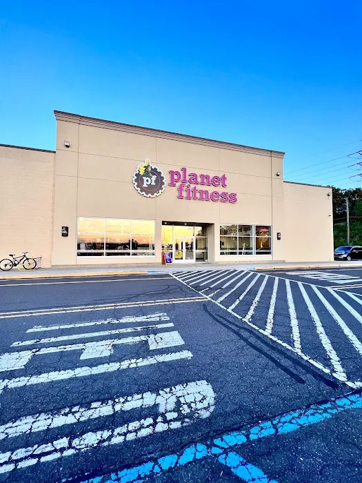 Planet Fitness Picture 5