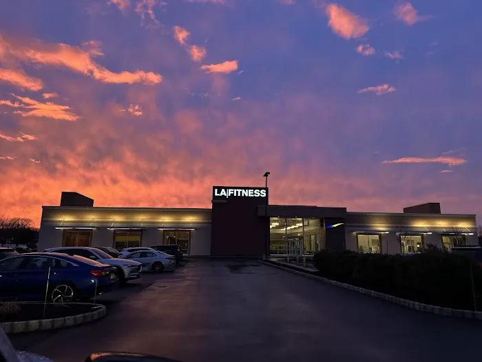 LA Fitness Picture 9