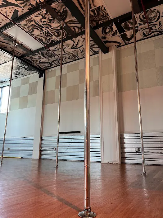 Waves Pole Studio Picture 1
