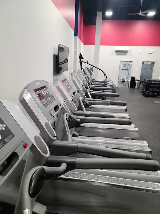 Cross Street Fitness Picture 5