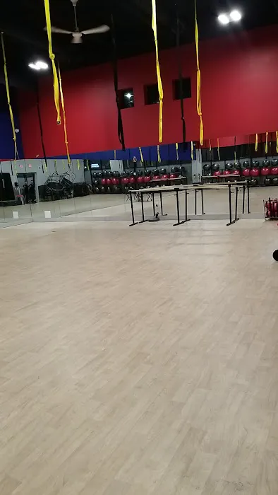 Cross Street Fitness Picture 6