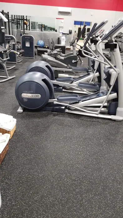 Cross Street Fitness Picture 10