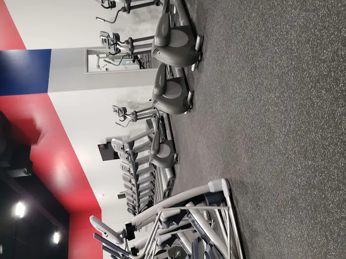 Cross Street Fitness Picture 9