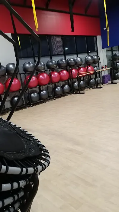 Cross Street Fitness Picture 3