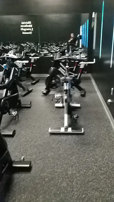 Cross Street Fitness Picture 8