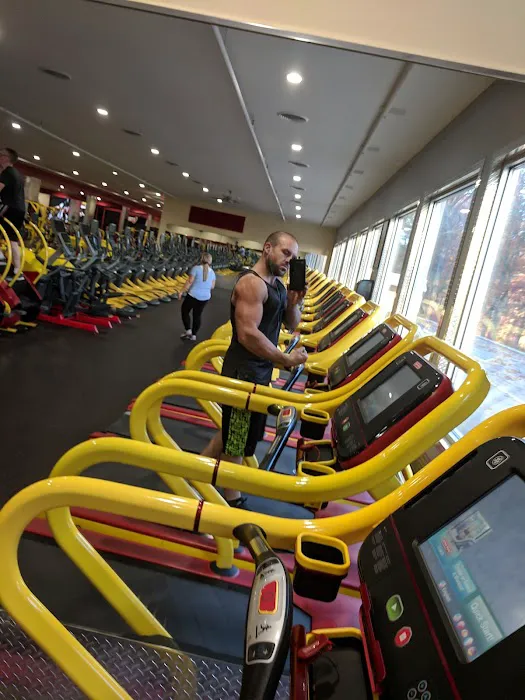 Retro Fitness Picture 9