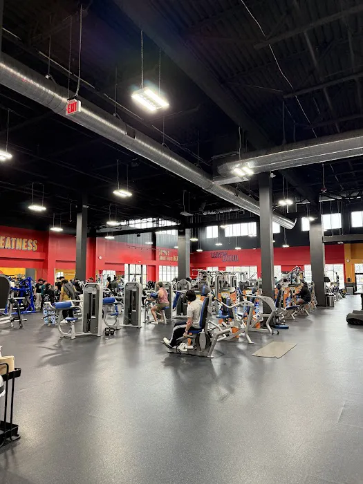Crunch Fitness - East Brunswick Picture 3