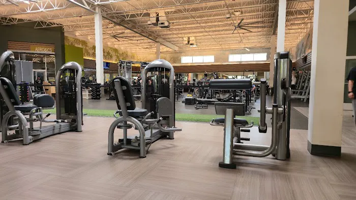 LA Fitness Picture 9