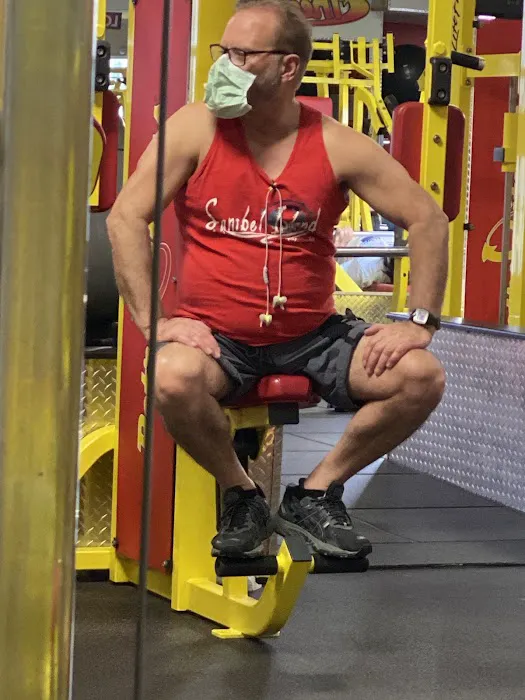 Retro Fitness Picture 3