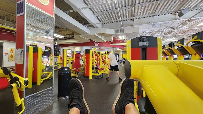 Retro Fitness Picture 5