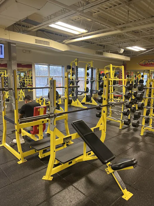 Retro Fitness Picture 7