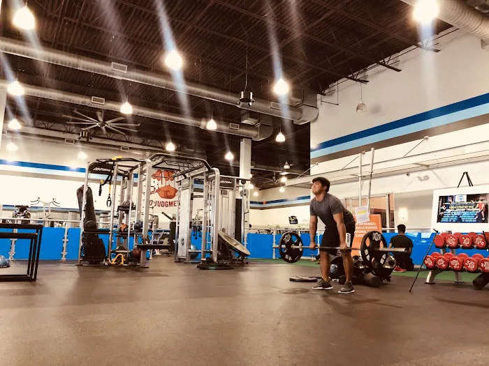 Crunch Fitness - North Brunswick Picture 10