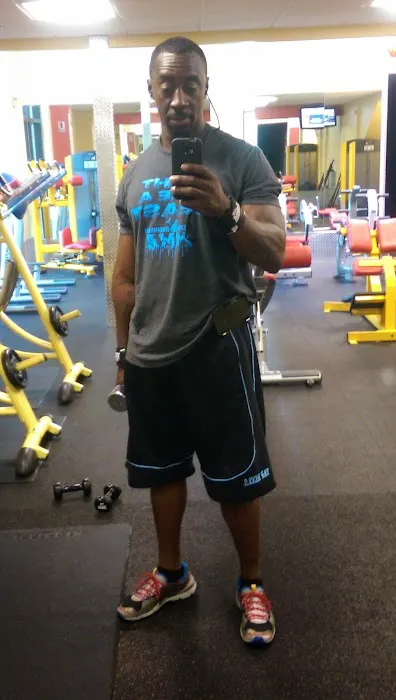 Retro Fitness Picture 4