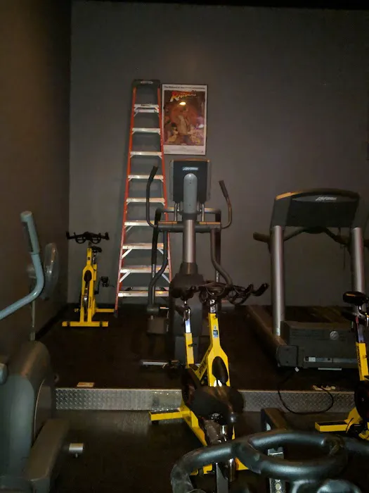 Retro Fitness Picture 1
