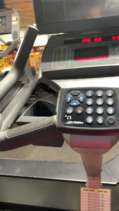 Retro Fitness Picture 5