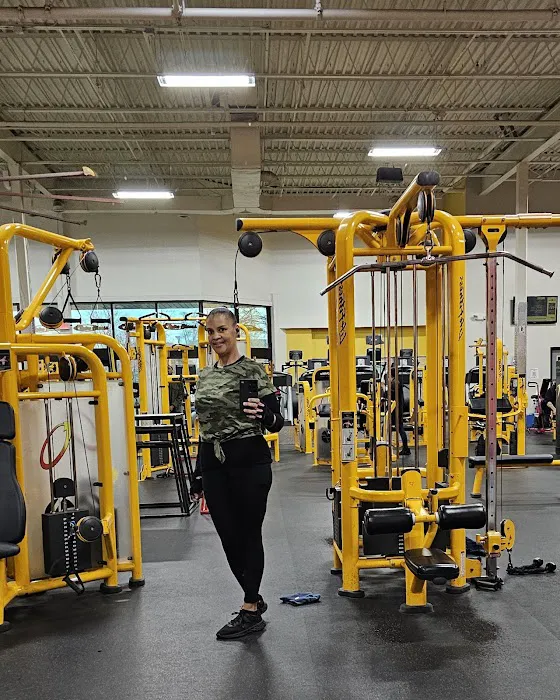 Retro Fitness Picture 8