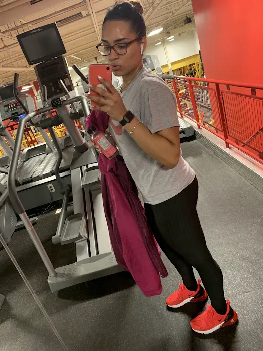 Retro Fitness Picture 6