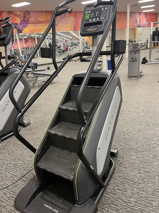 LA Fitness Picture 7